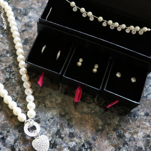 Avon Jewelry - Pearl Heart Neckalce w/ Earring Set Avon Avon Jewelry - Pearl Heart Neckalce w/ Earring Set Avon